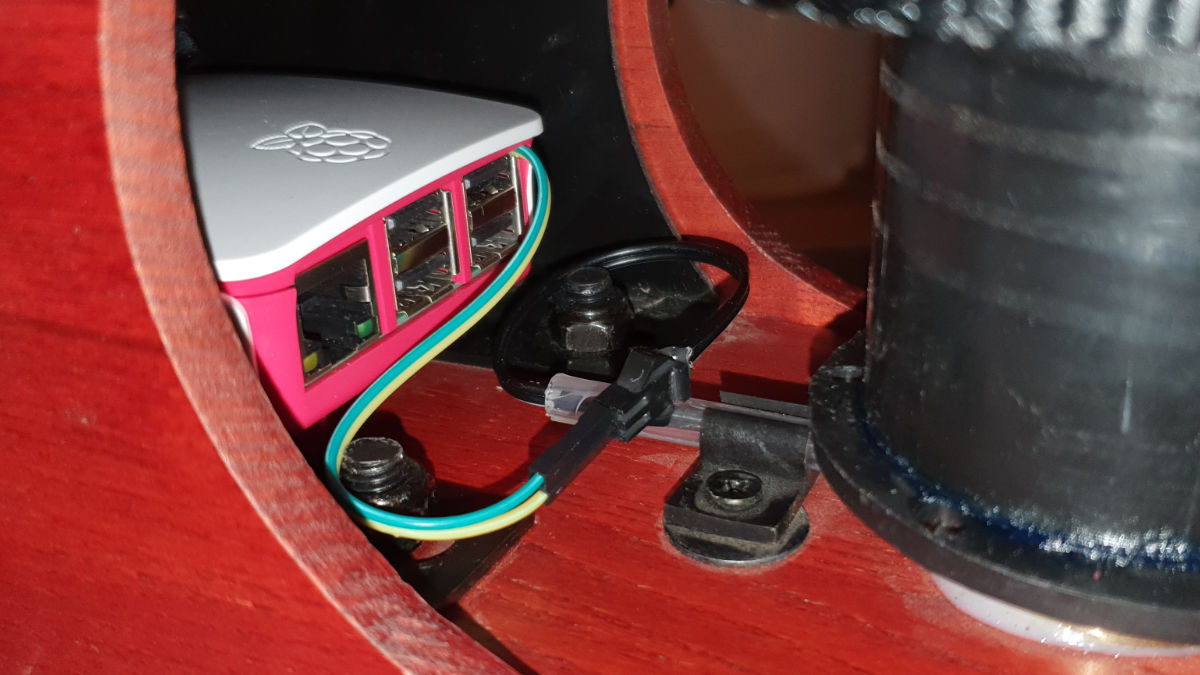 Connecting the reed sensor Image showing the connection of the reed sensor